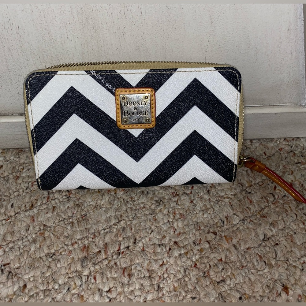 Dooney & Bourke Chevron Zip Wallet